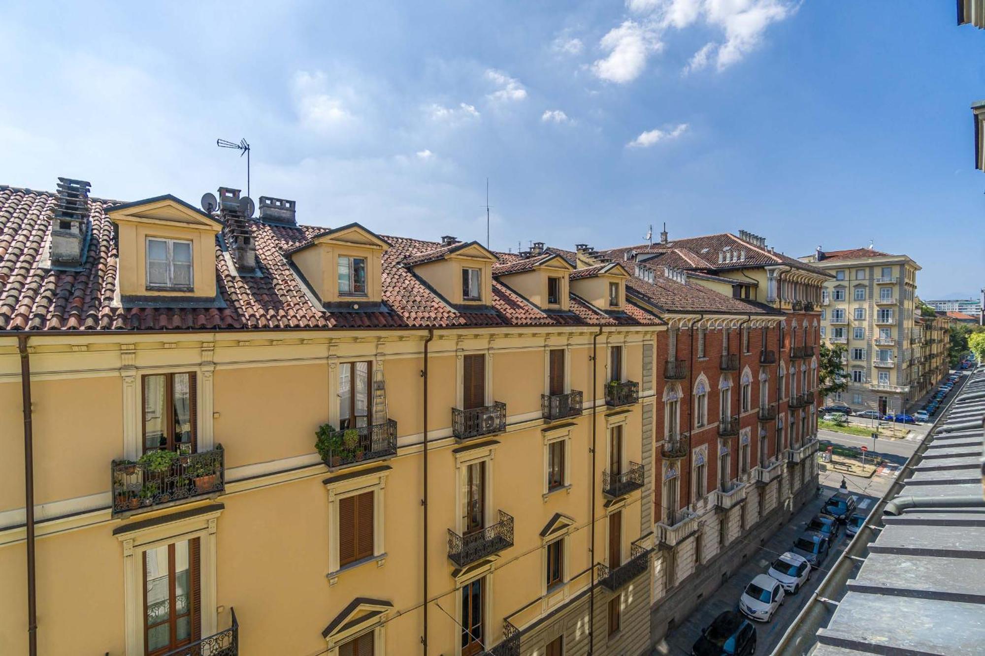 Апартаменти Casa Valeggio Attic Apt Few Steps From Porta Nuova Турин Екстер'єр фото